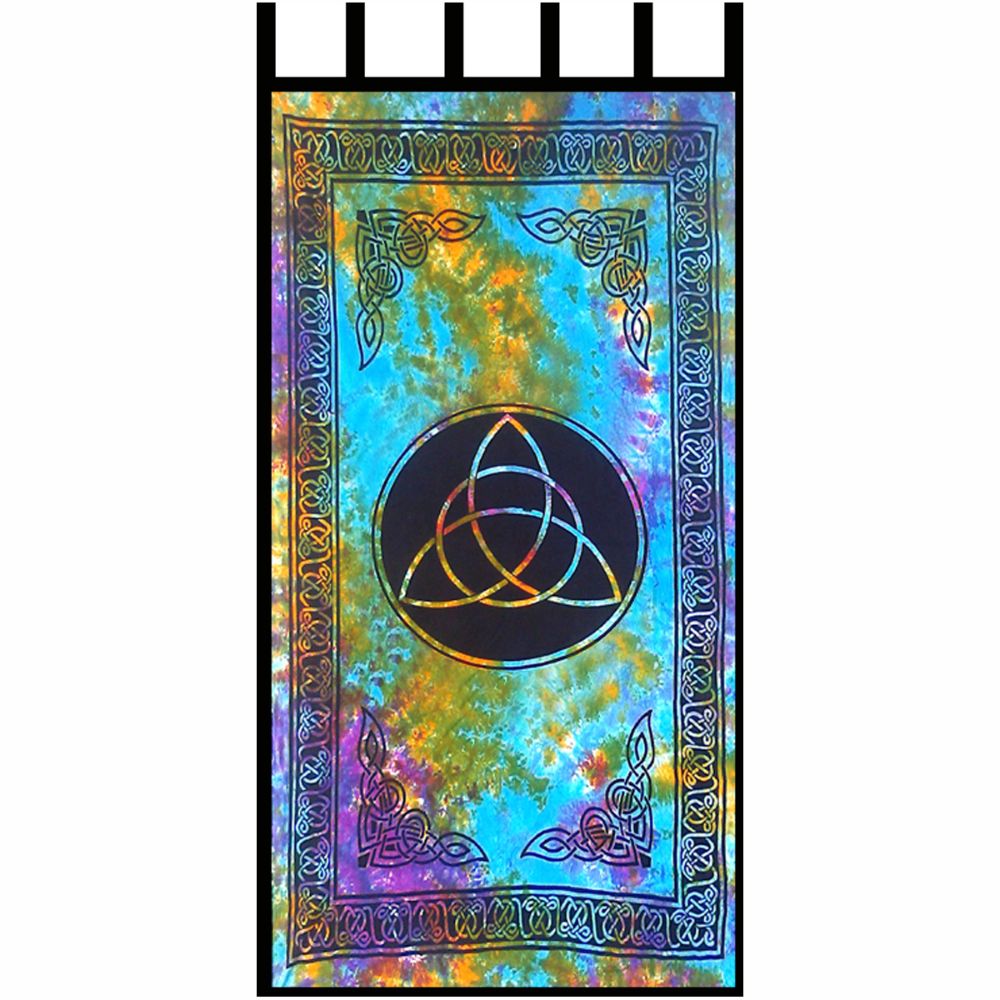 CURTAIN - Triquetra