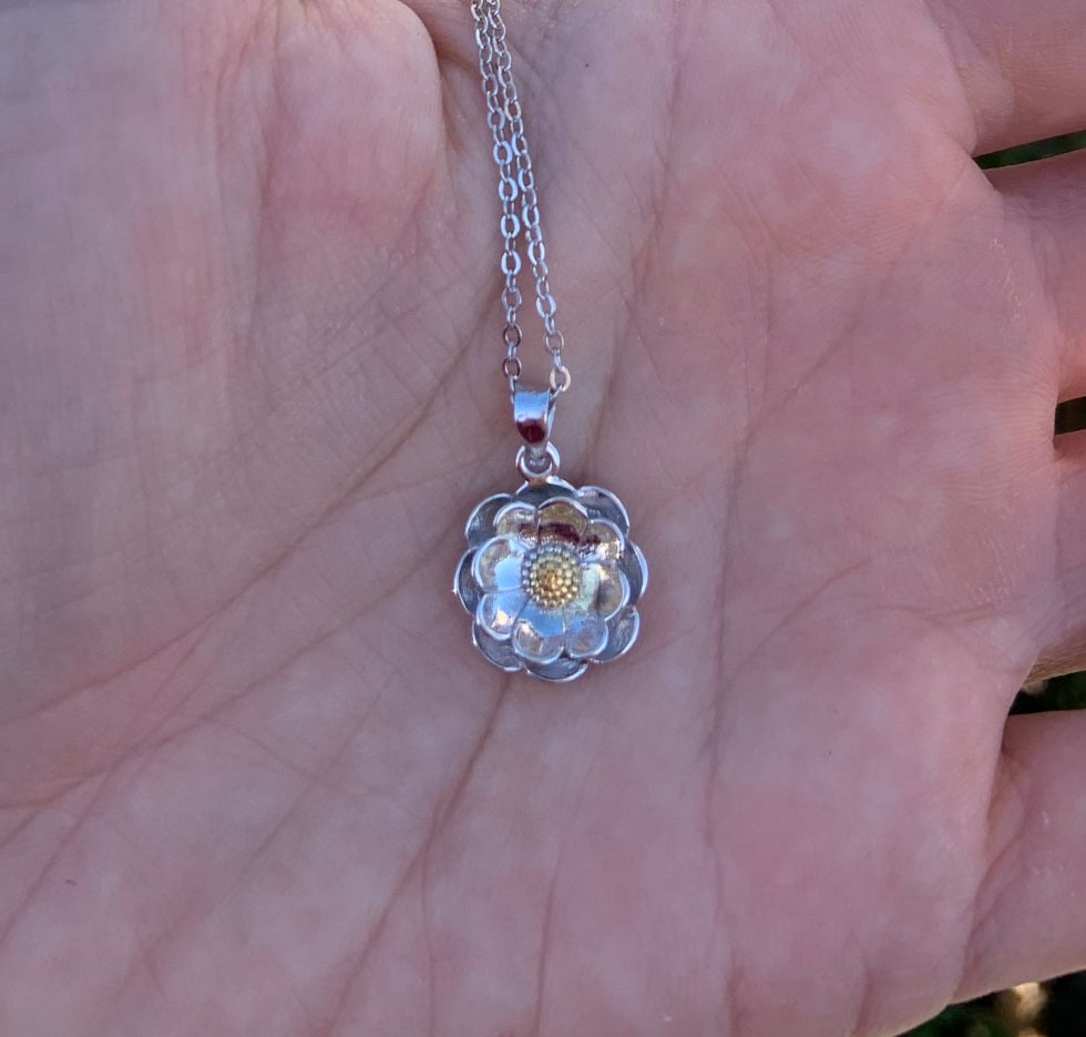 SILVER MT COOK LILY PENDANT