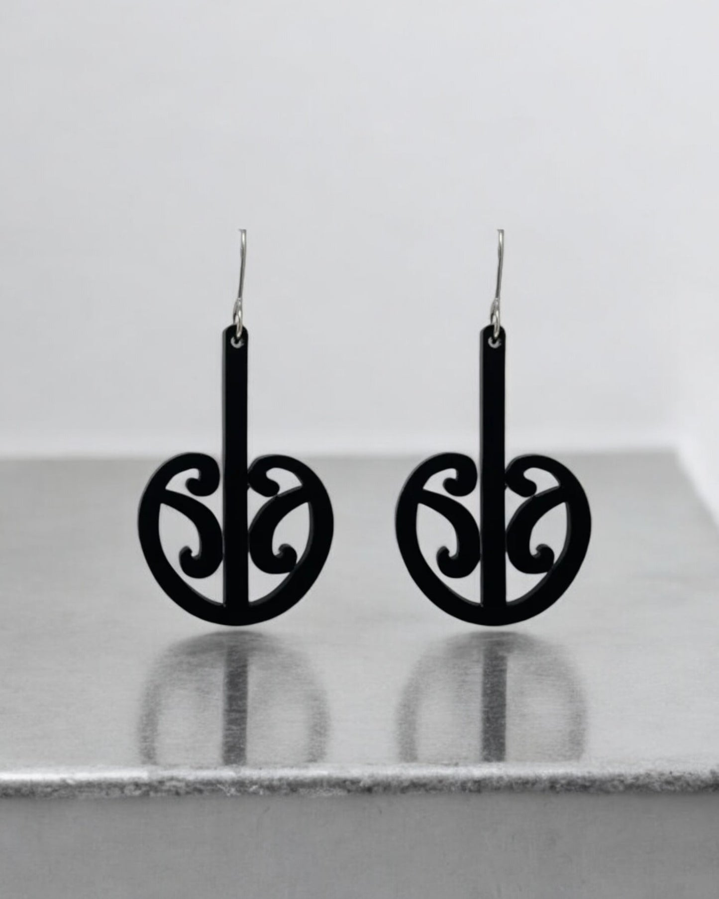 Tikitibu Earrings - Mangopare