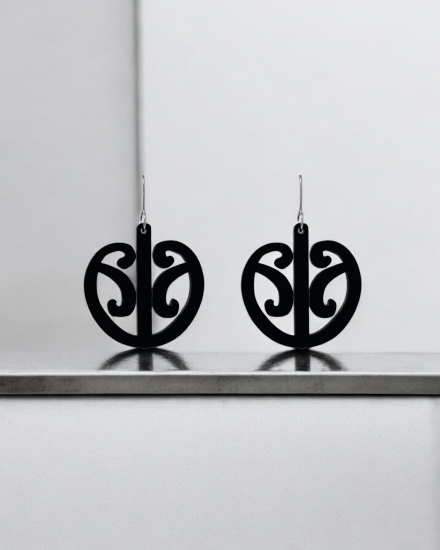 Tikitibu Earrings - Mangopare