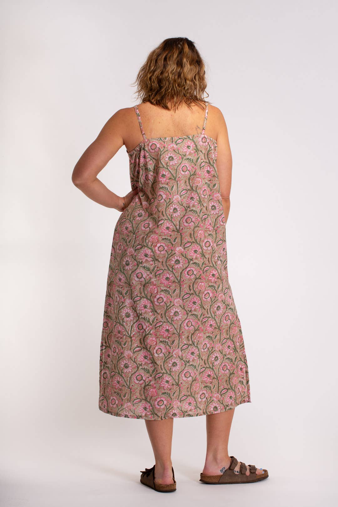 HAND BLOCKED PRINTED COTTON SLIP DRESS: Pink/Beige / L/XL
