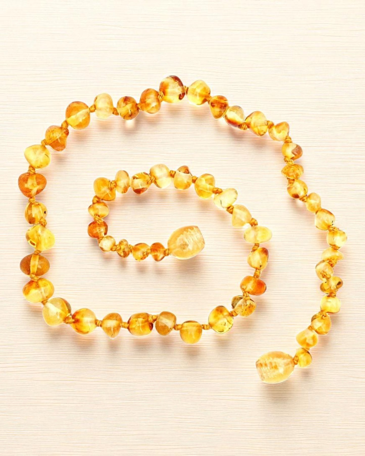 Gold-Circle-11 inch Amber Necklace