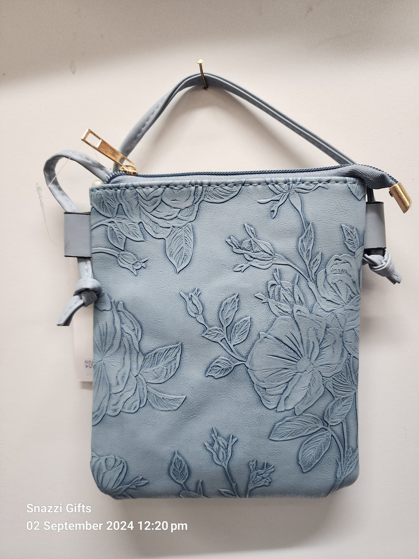 hibiscus emboss phone bag Blue