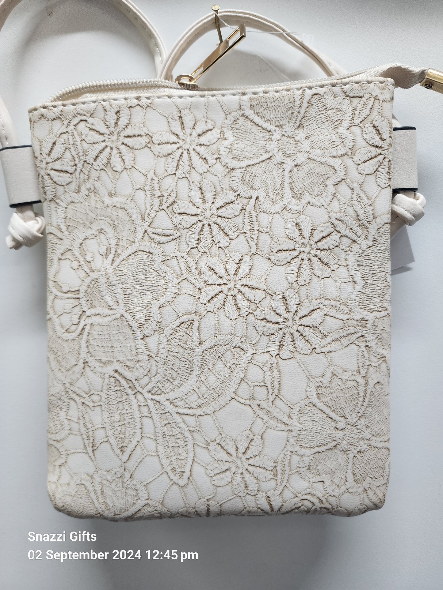 Lace emboss Phone Bag Ivory