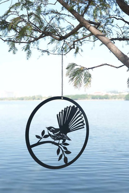 Hanging Oval Fantail