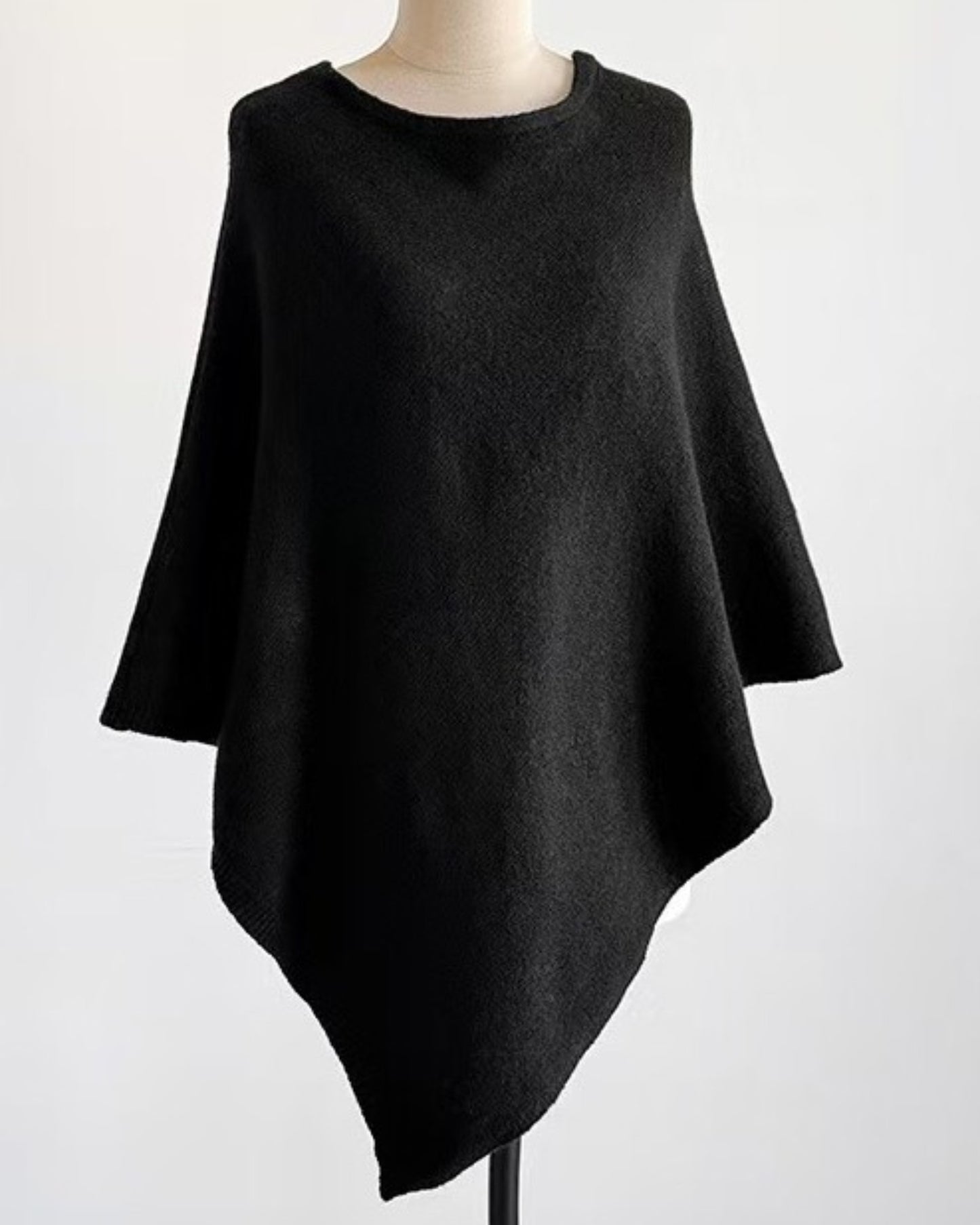 Poncho with ribbed edge - BLACK