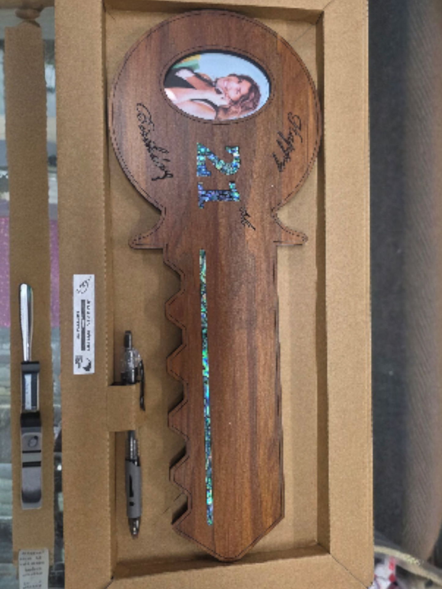 Wooden 21st Key Oval frame