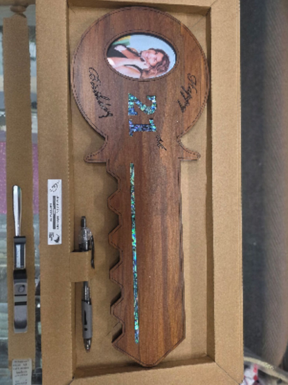 Wooden 21st Key Oval frame