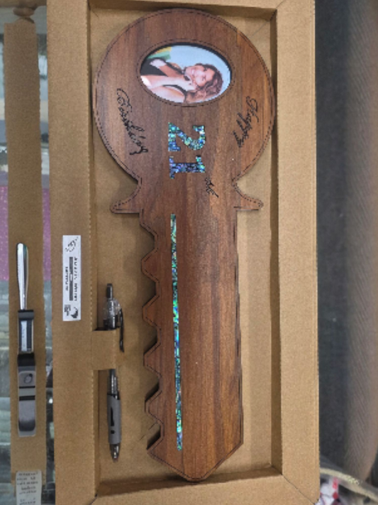 Wooden 21st Key Oval frame