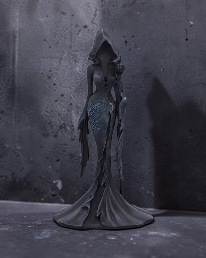 Femme Fatale – Seer